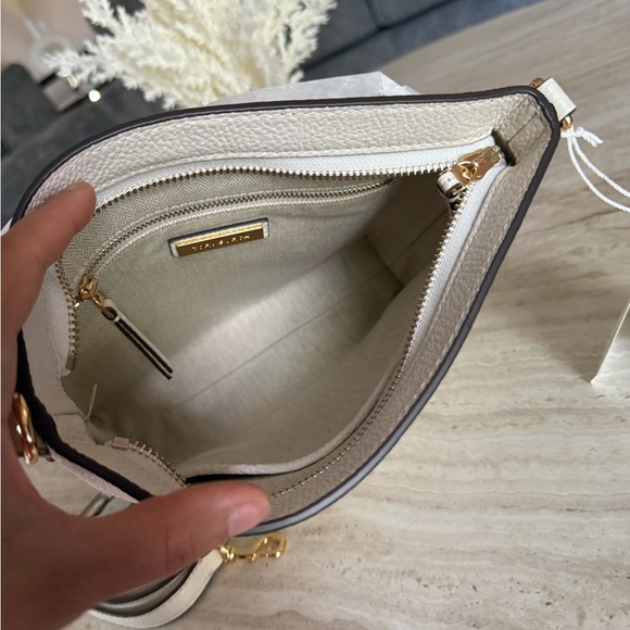 NWT, tory burch swingpack new ivory Leather crossbody - Picture 6 of 13